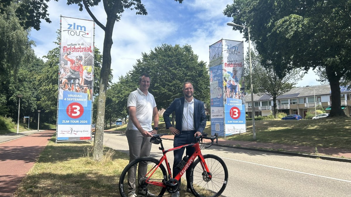 Wielerzuilen markeren finishlocatie ZLM Tour in Bergen op Zoom